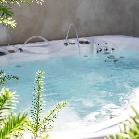 Exceptional 12p With Sauna And Jacuzzi Шале *
