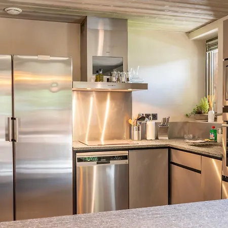 Exceptional 12p With Sauna And Jacuzzi