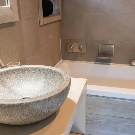 Exceptional 12p With Sauna And Jacuzzi Шале